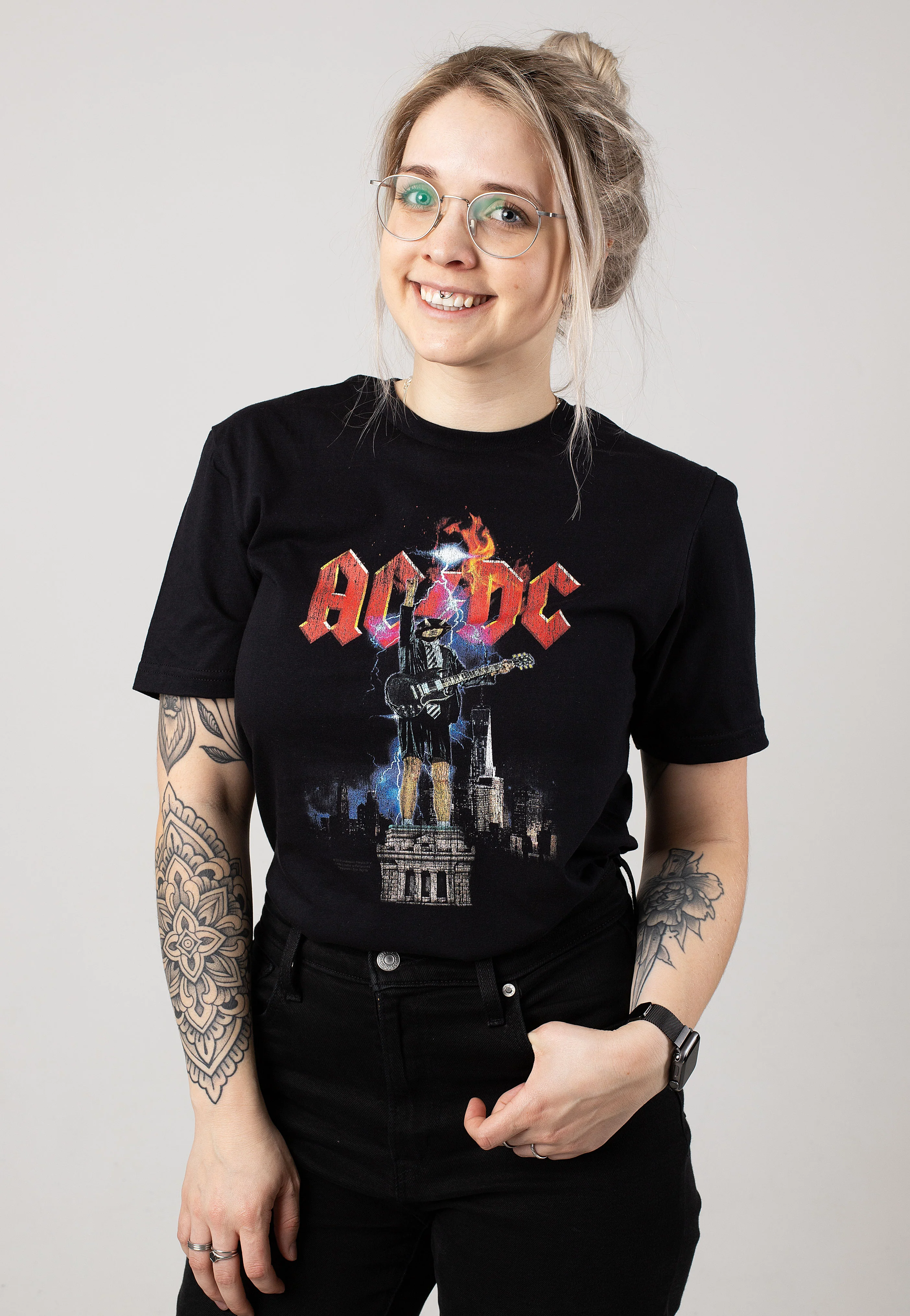 Angus NYC Lightning - T-Shirt - Image 5