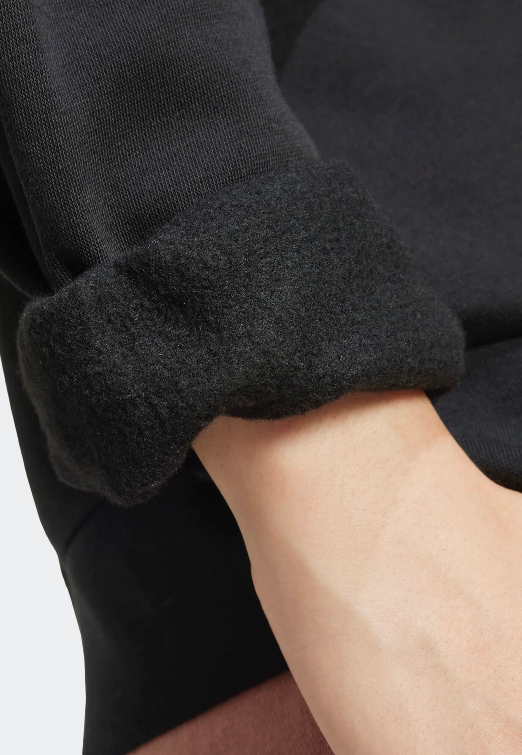 Essentials Small Logo Feelcozy Black/White - Sweater - Image 3