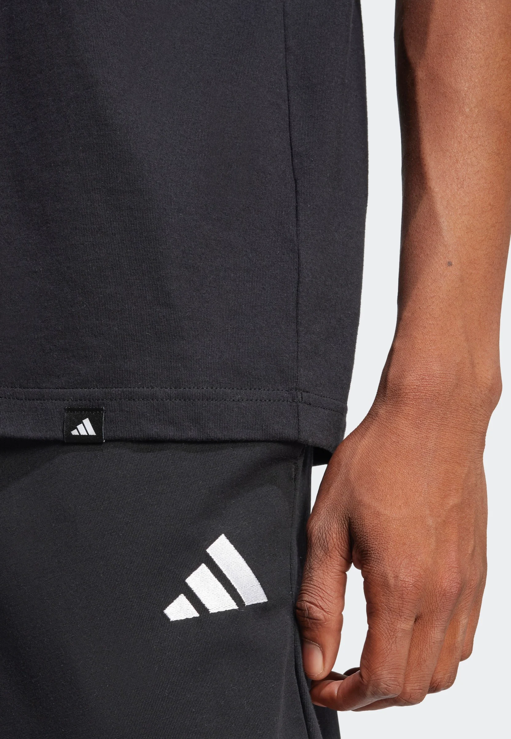 M L Slide Pocket Black - T-Shirt - Image 6