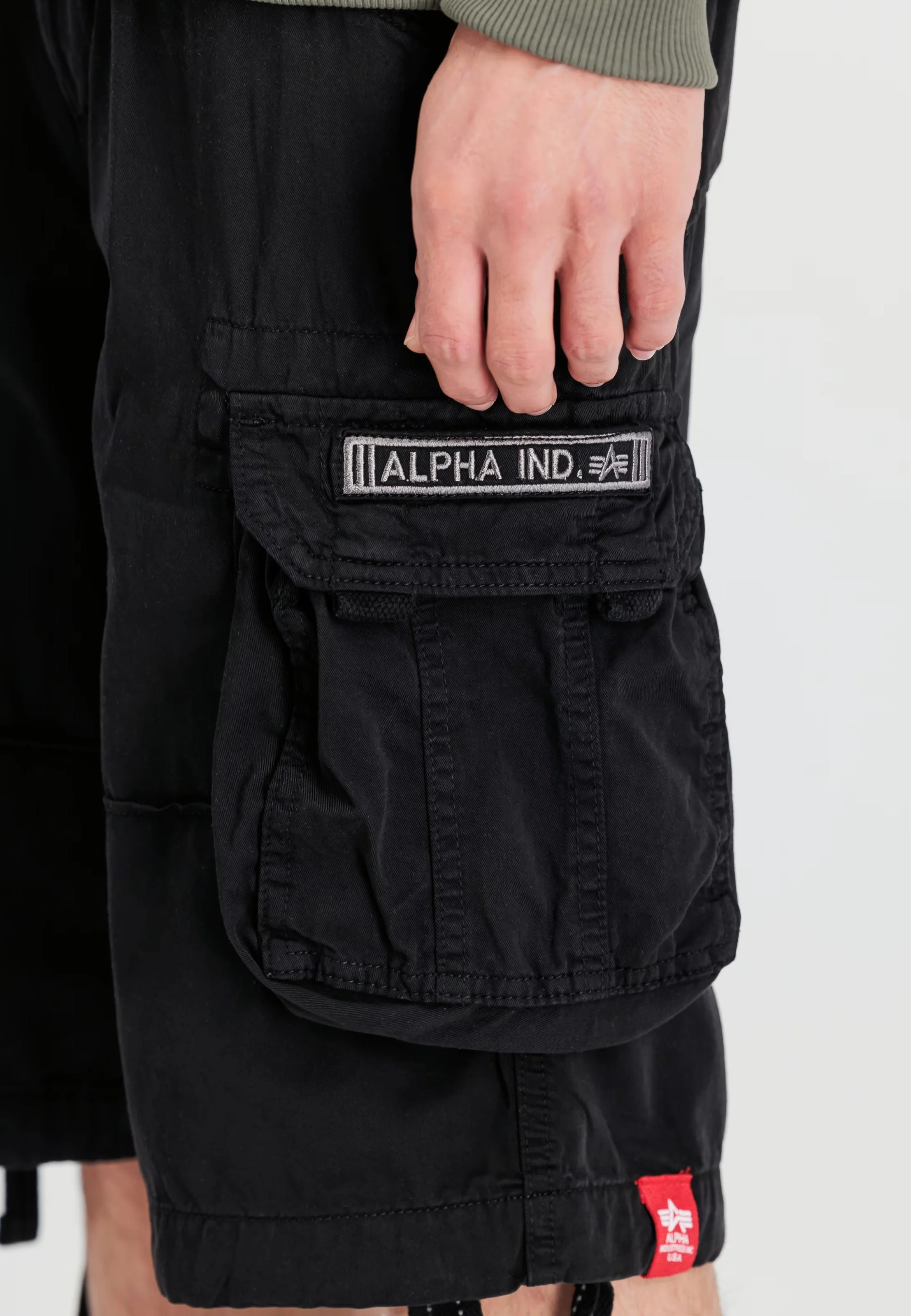 Jet Black - Shorts - Image 4