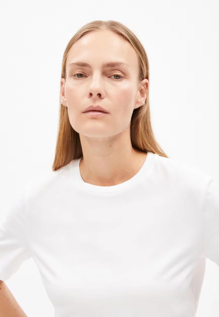 Lualaa White - T-Shirt - Image 3