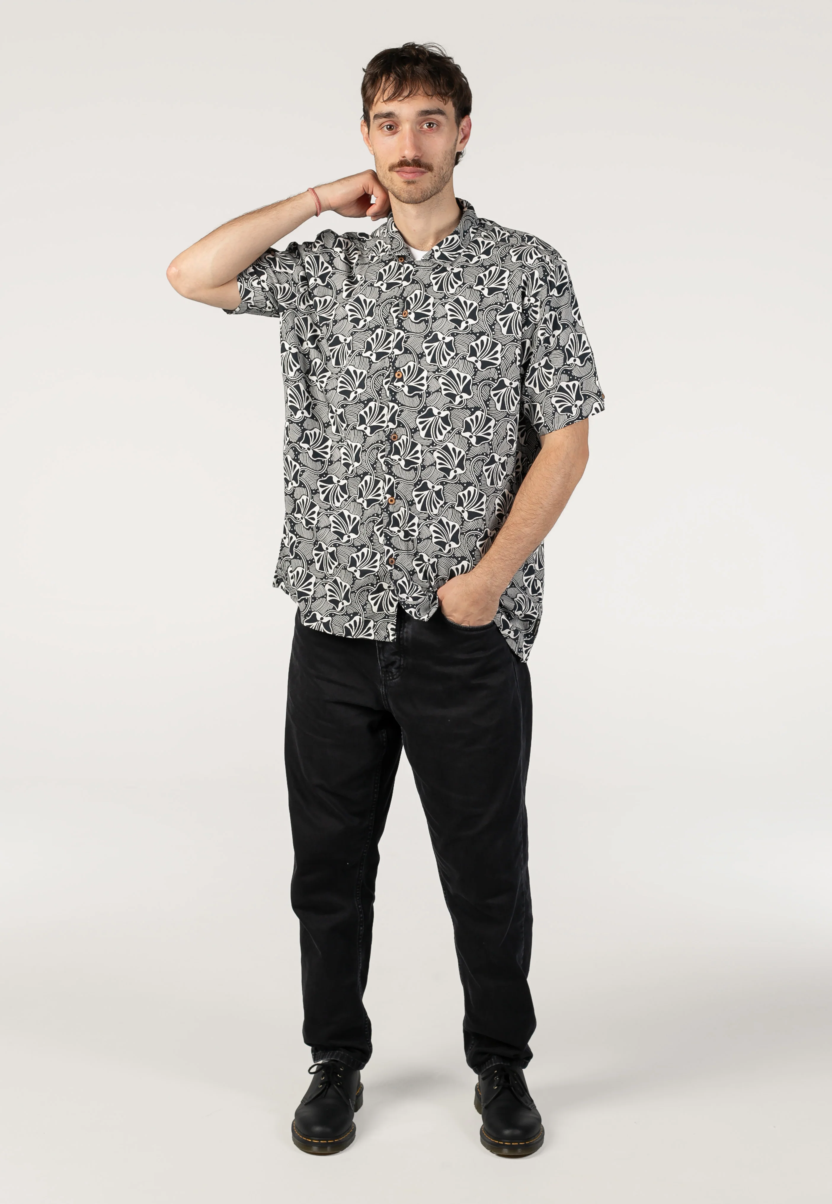 Linear Floral Print Black - Shirt - Image 6