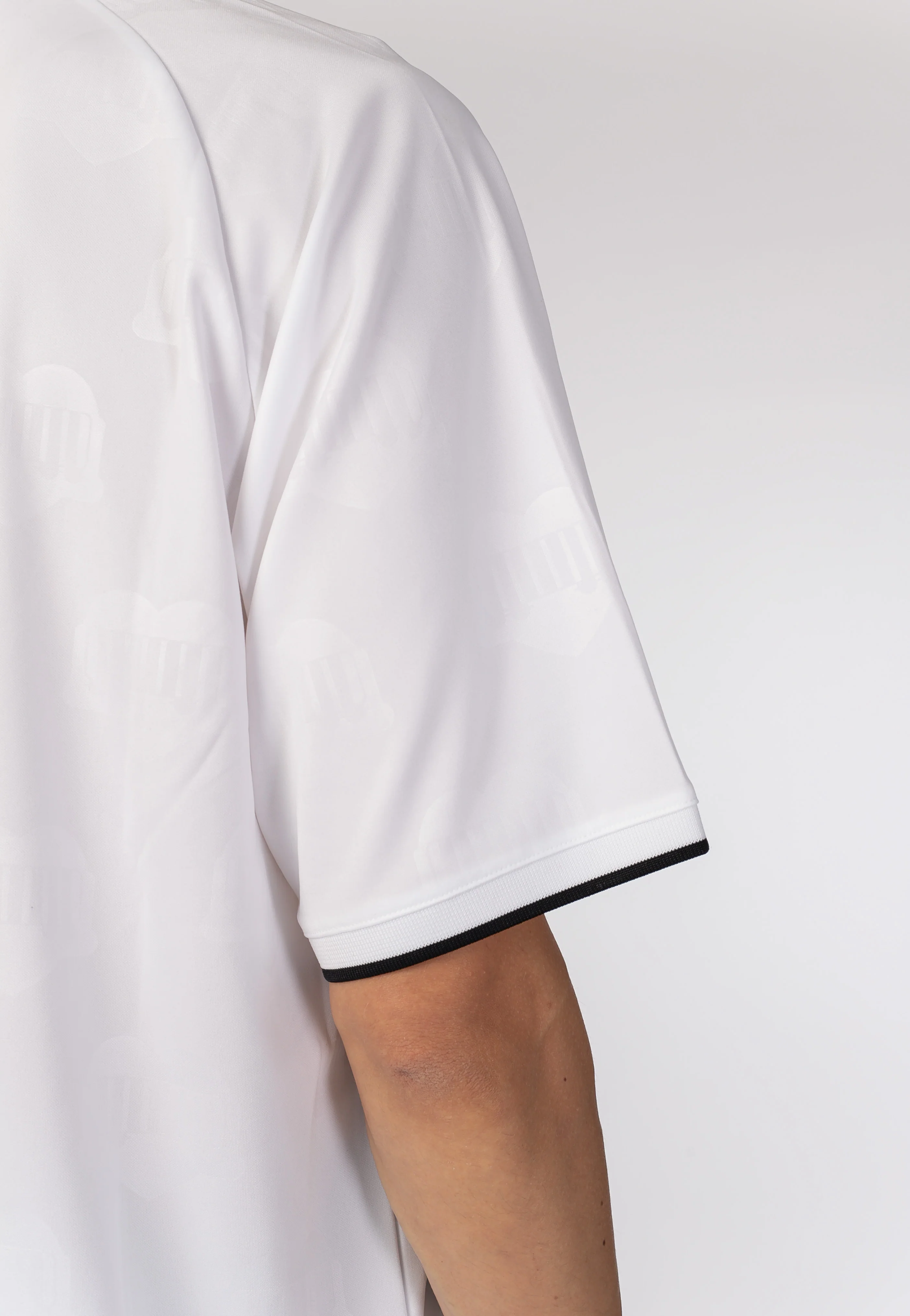 Terrace Football Heart Train Jacquard White - T-Shirt - Image 5