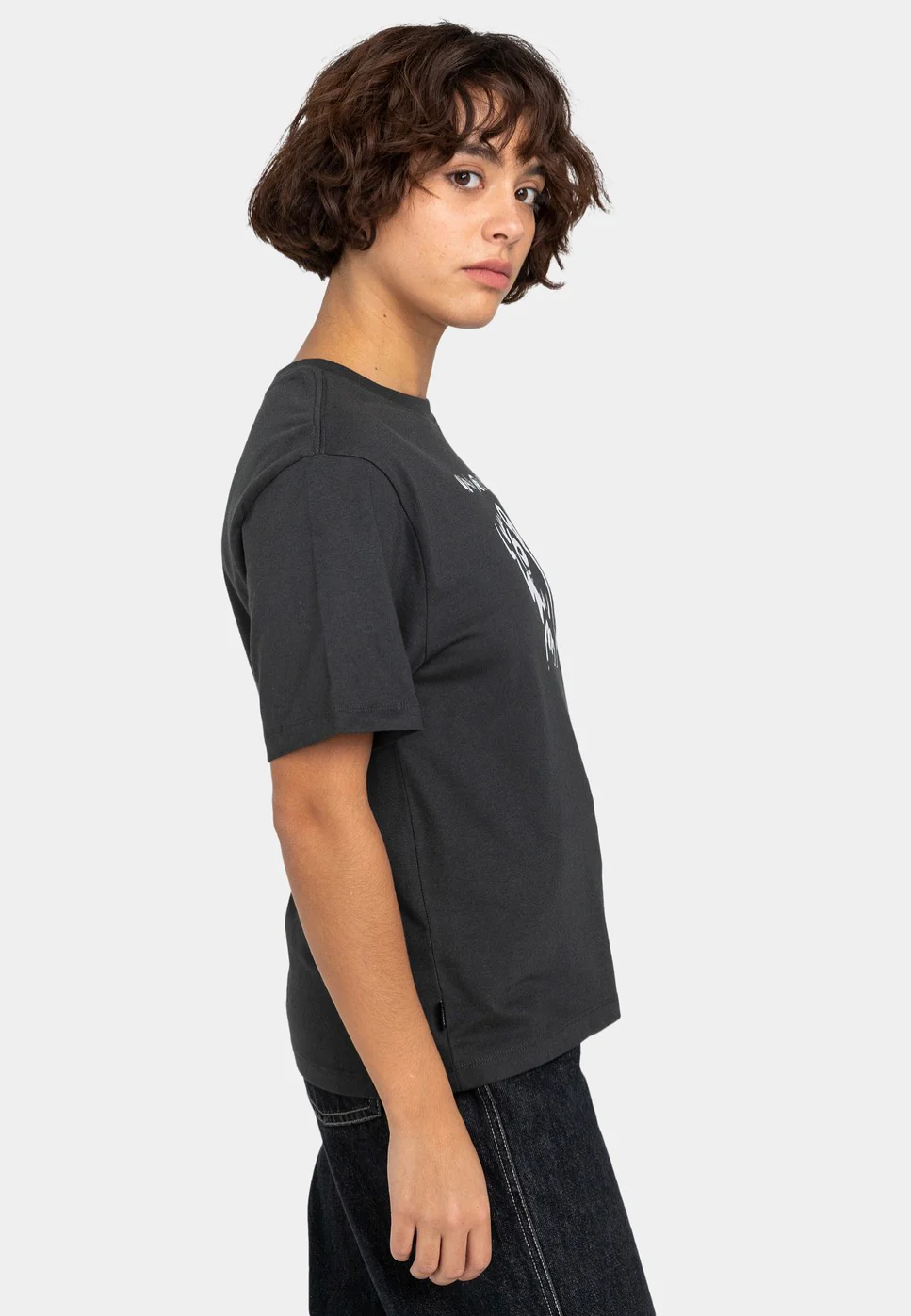 Clara Freehand Off Black - T-Shirt - Image 2