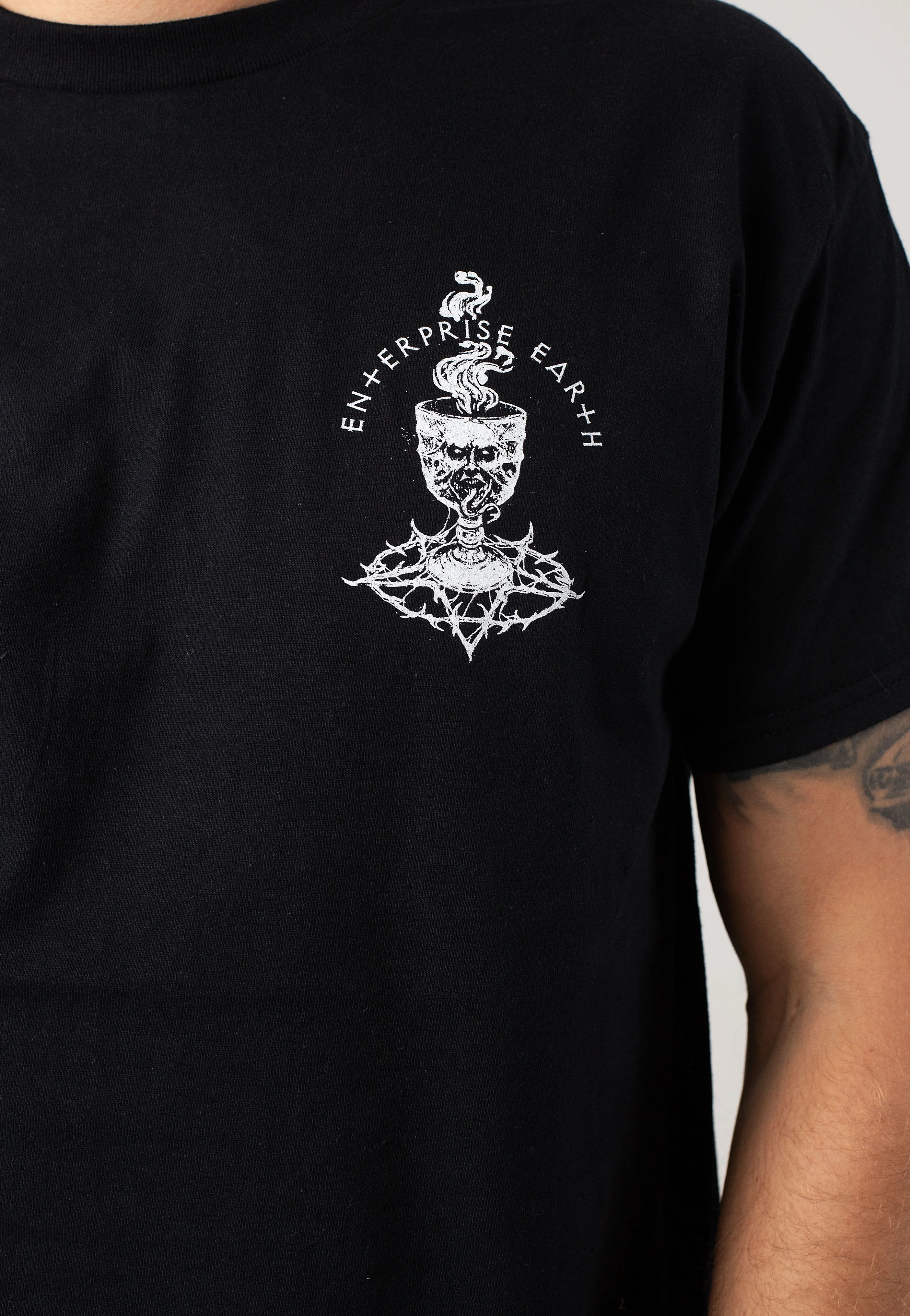 Woman And Tomb - T-Shirt - Image 5