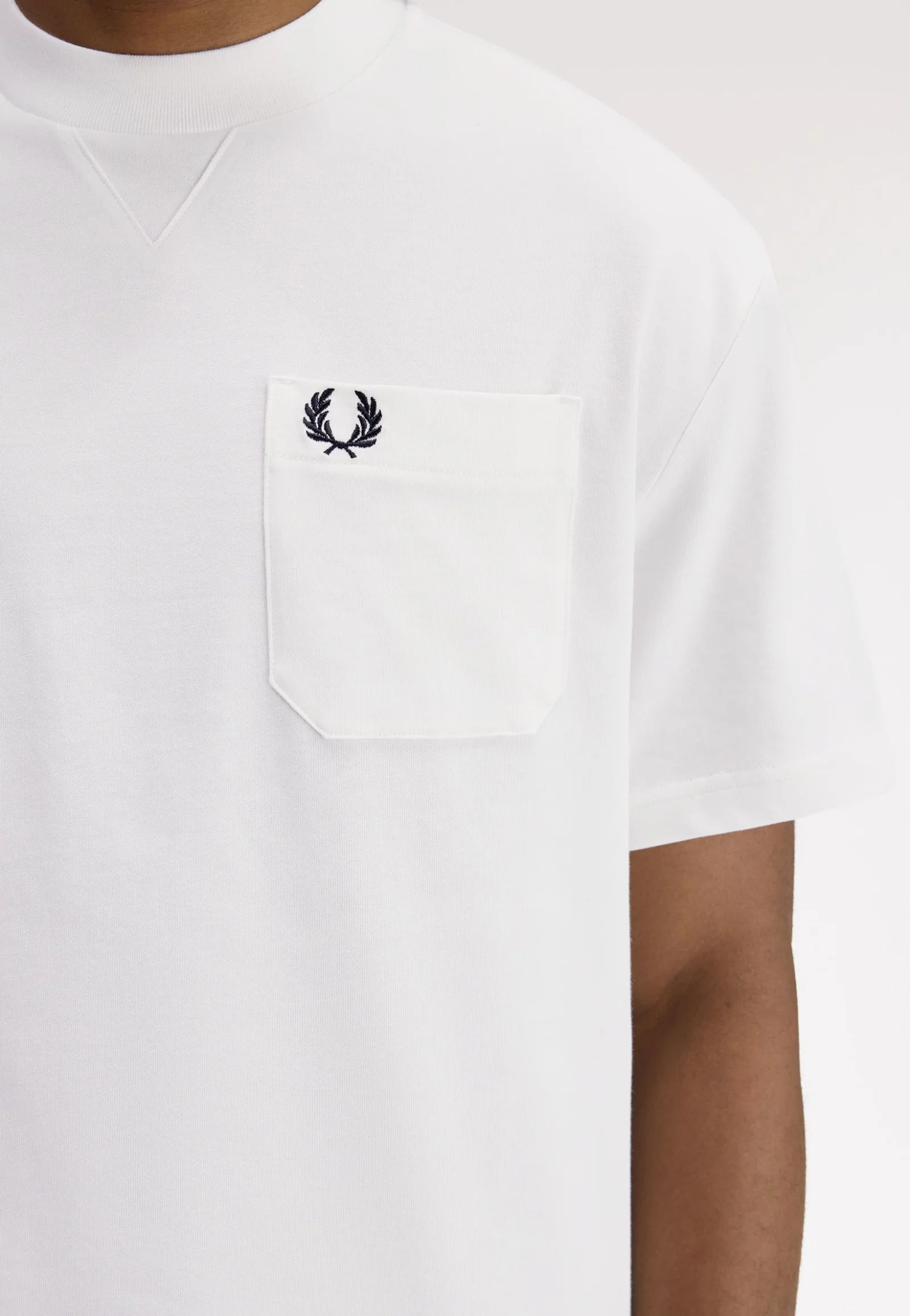 Pocket Detail Snow White - T-Shirt - Image 4
