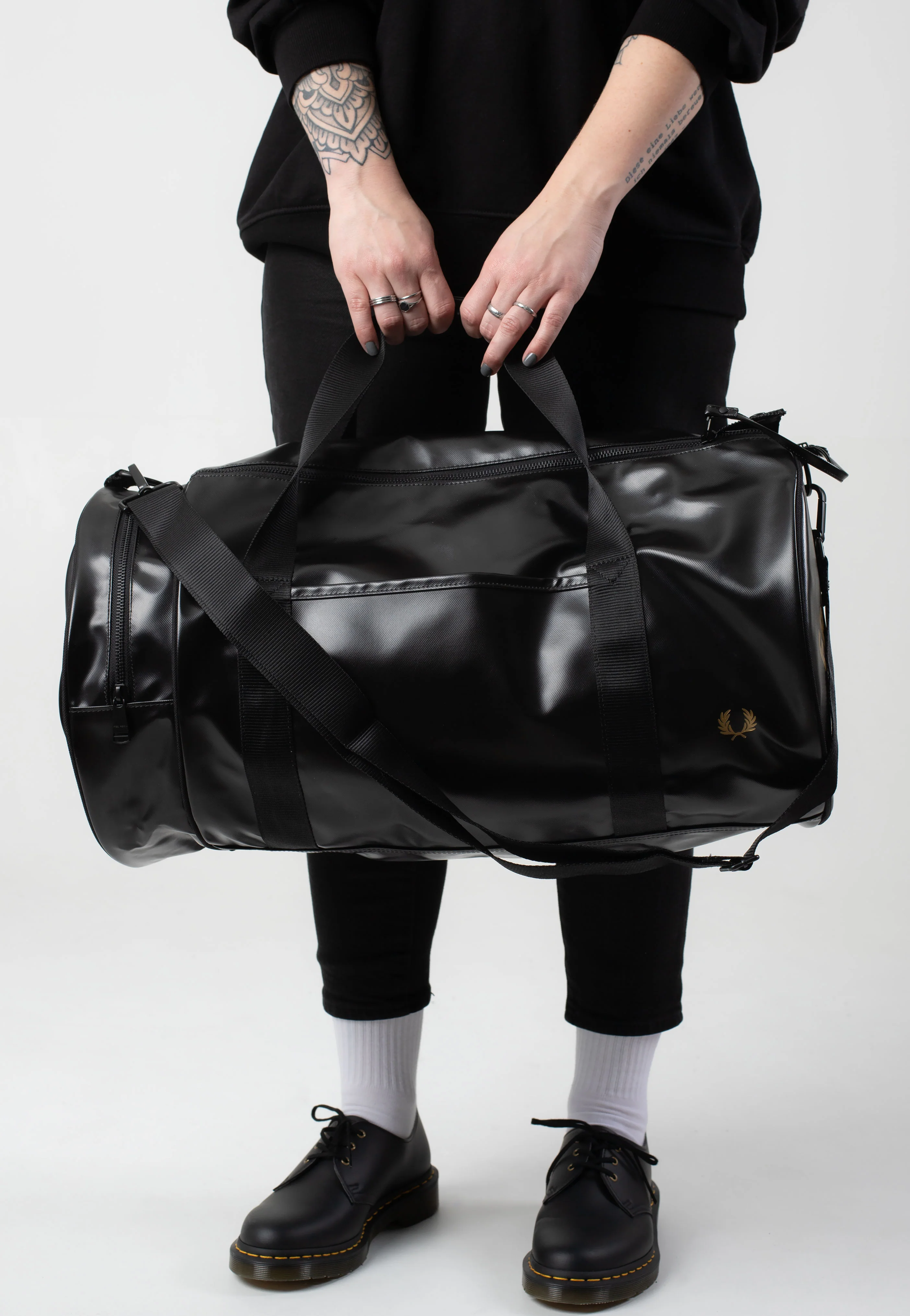 Tonal Large Barrel Black/Gold - Dufflebag - Image 10