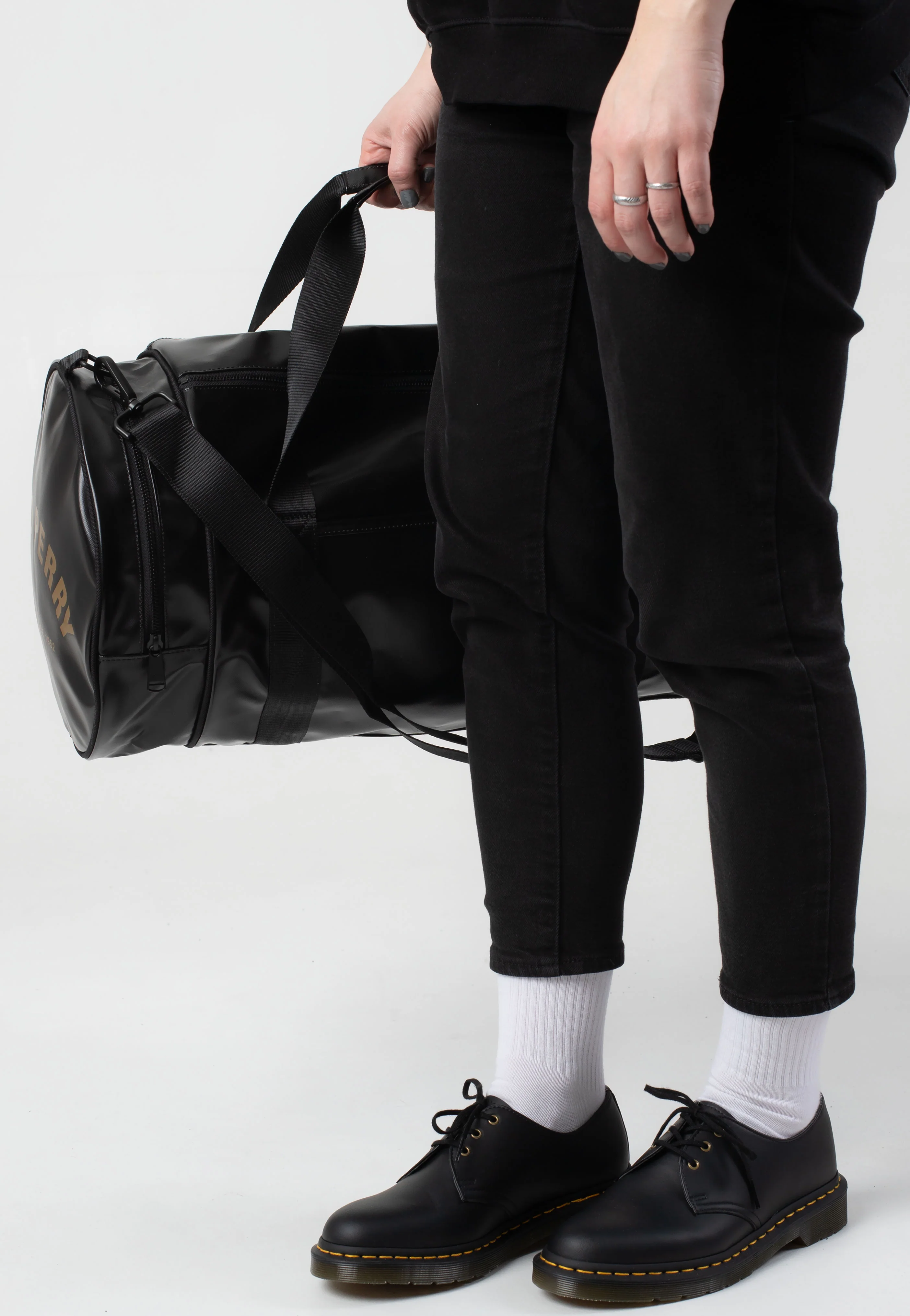Tonal Large Barrel Black/Gold - Dufflebag - Image 7