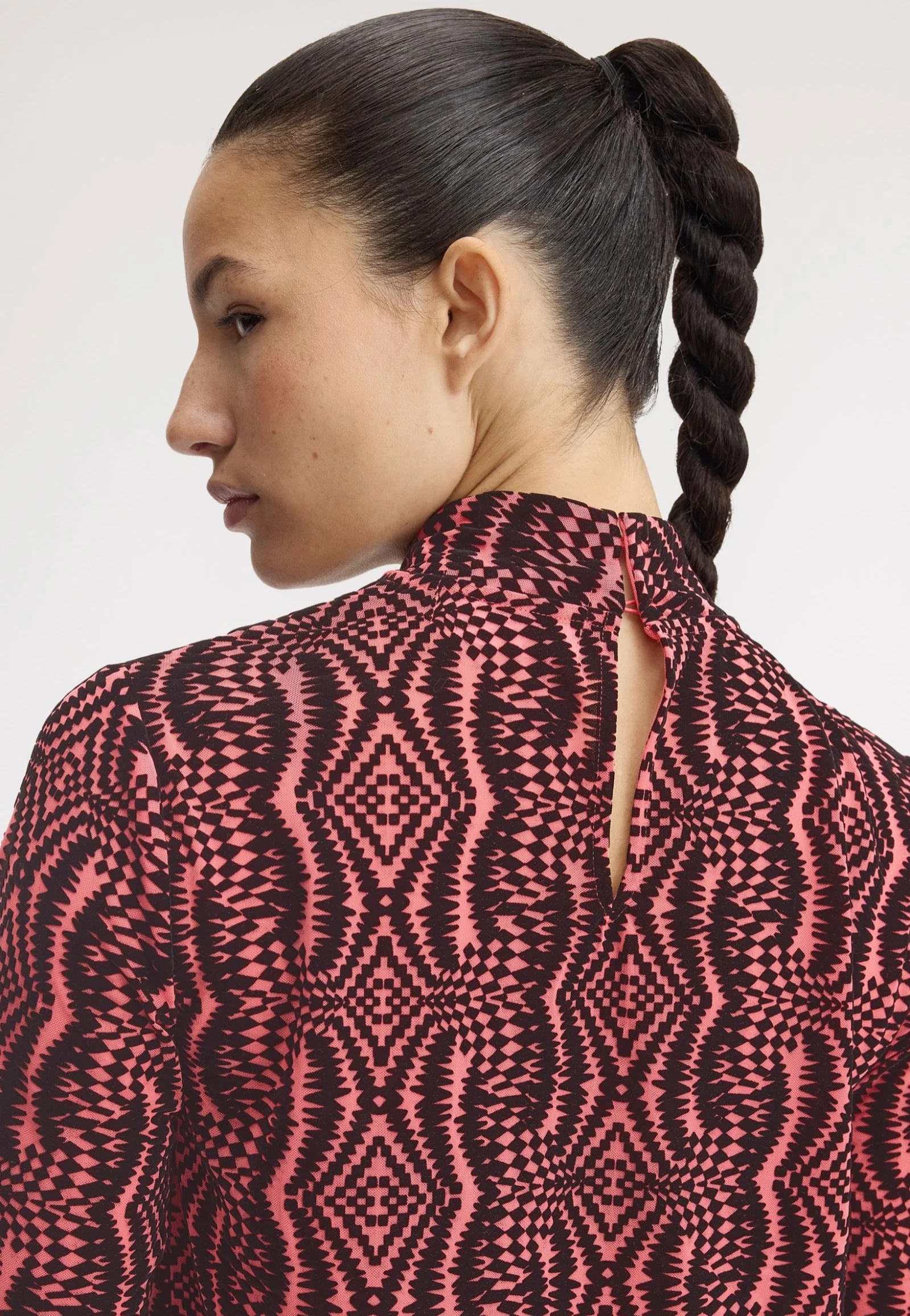 Fred Perry x Amy Winehouse - Flock Print Mesh Flamingo Tan - Top - Image 3