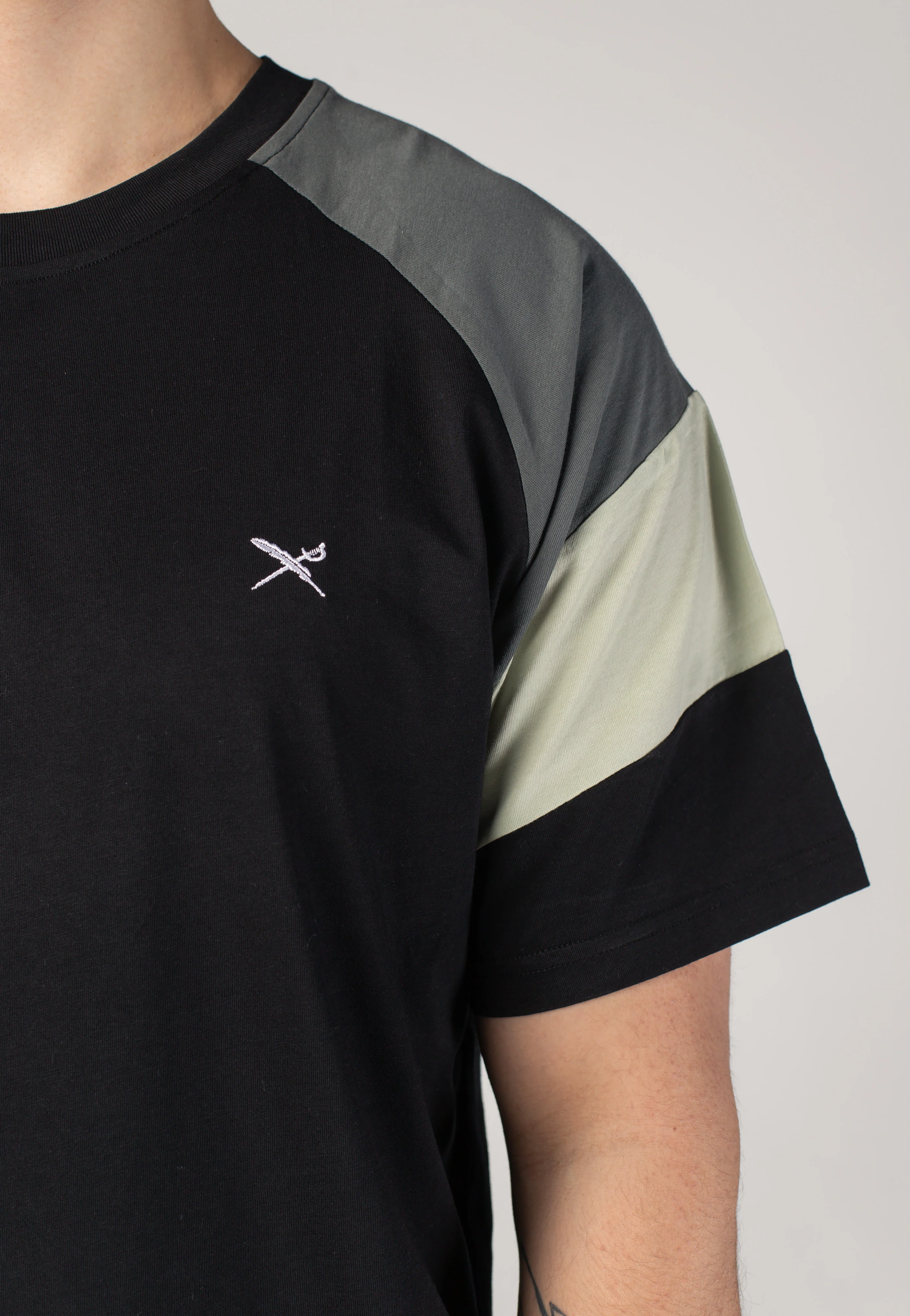 Flowing Black - T-Shirt - Image 3