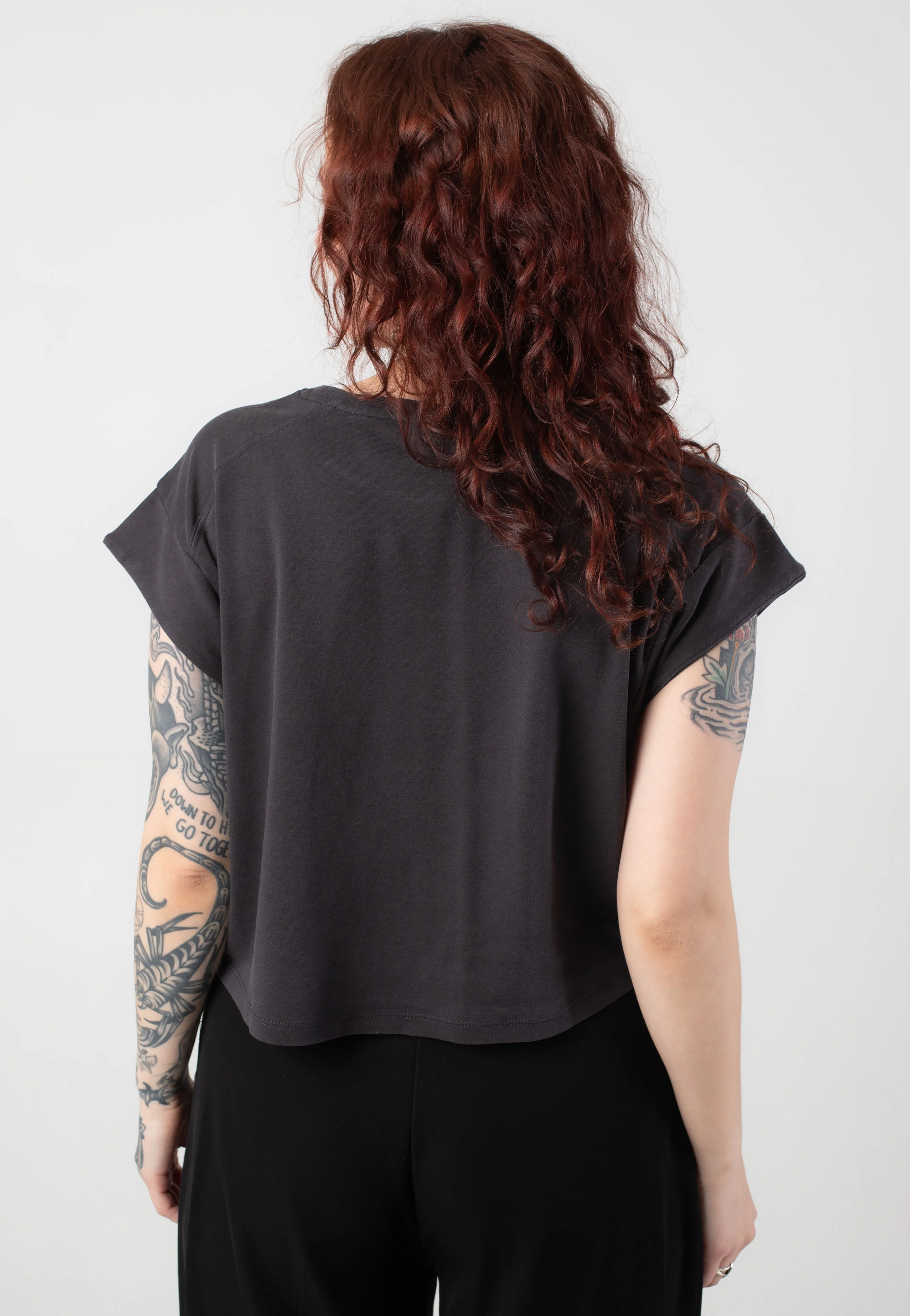 Kim Obsidian - T-Shirt - Image 2