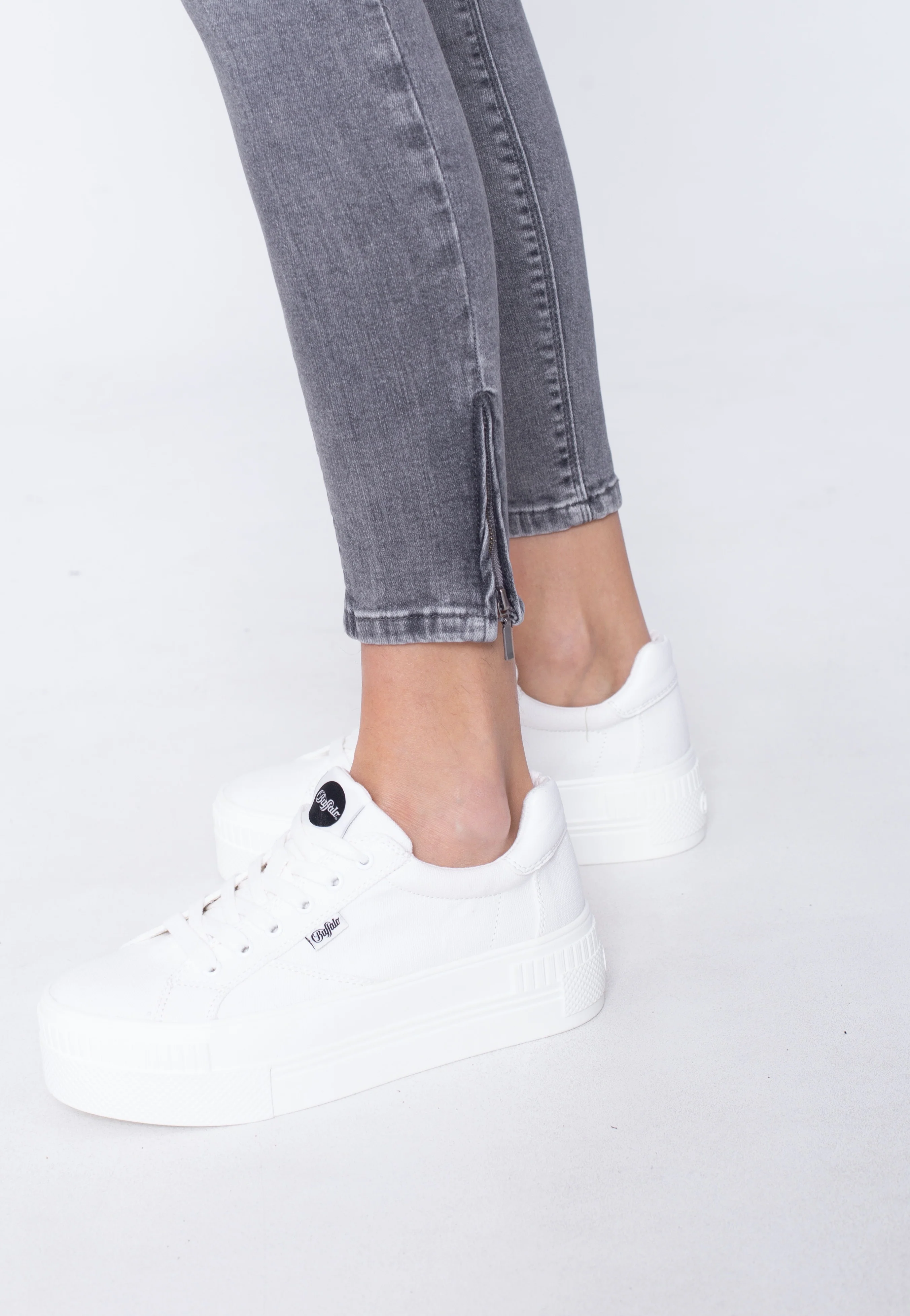 Kimmy Dart Light Grey Denim - Jeans - Image 4