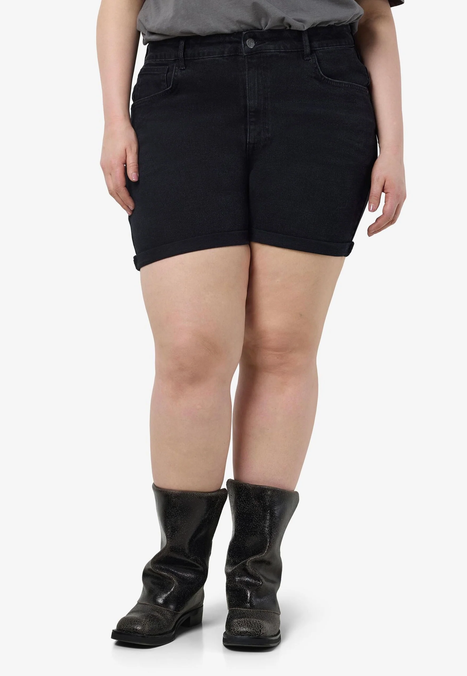 Moni Curve Black - Shorts - Image 2