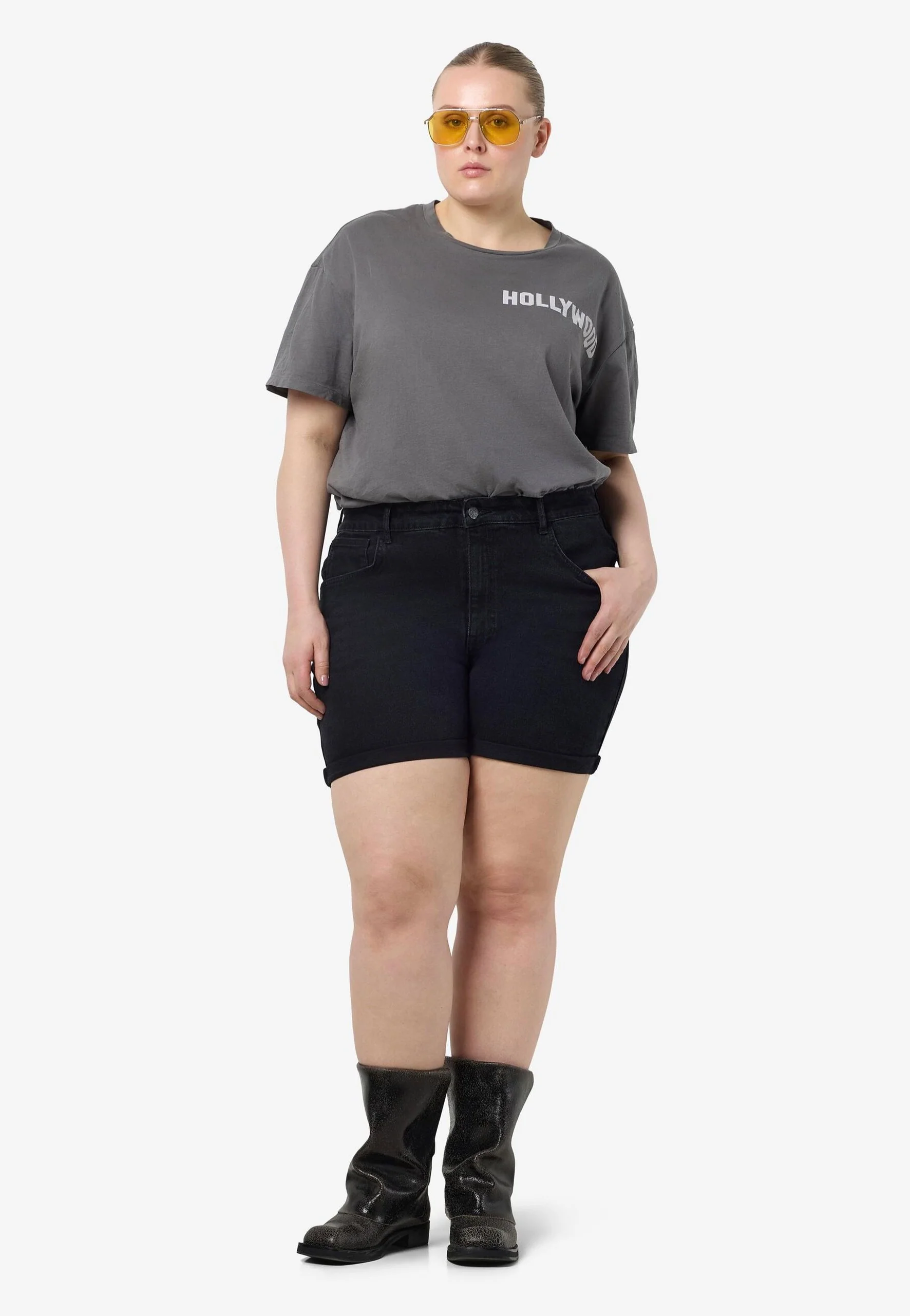 Moni Curve Black - Shorts - Image 4