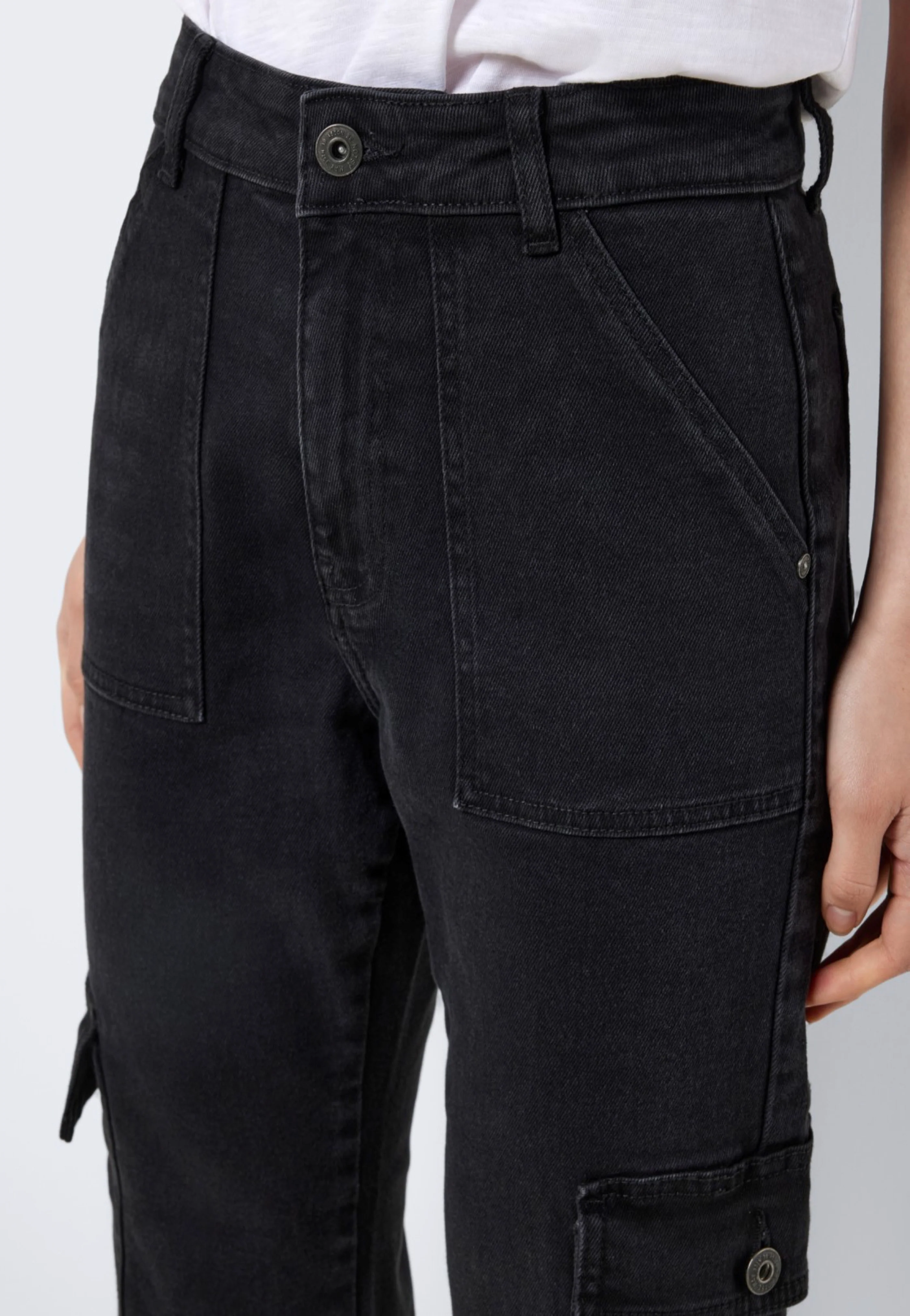 Moni Utility Cargo Ank Black - Jeans - Image 4