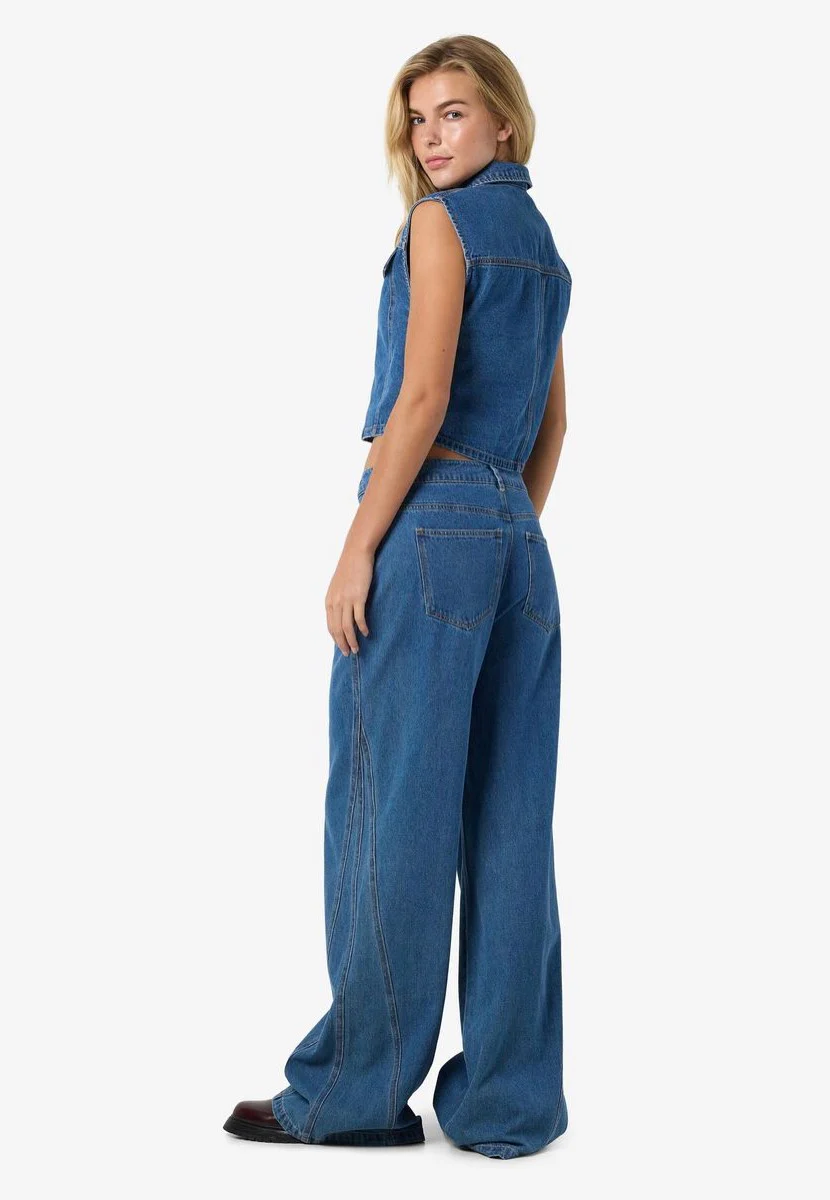 Robie Regular Crop Medium Blue Denim - Vest - Image 4