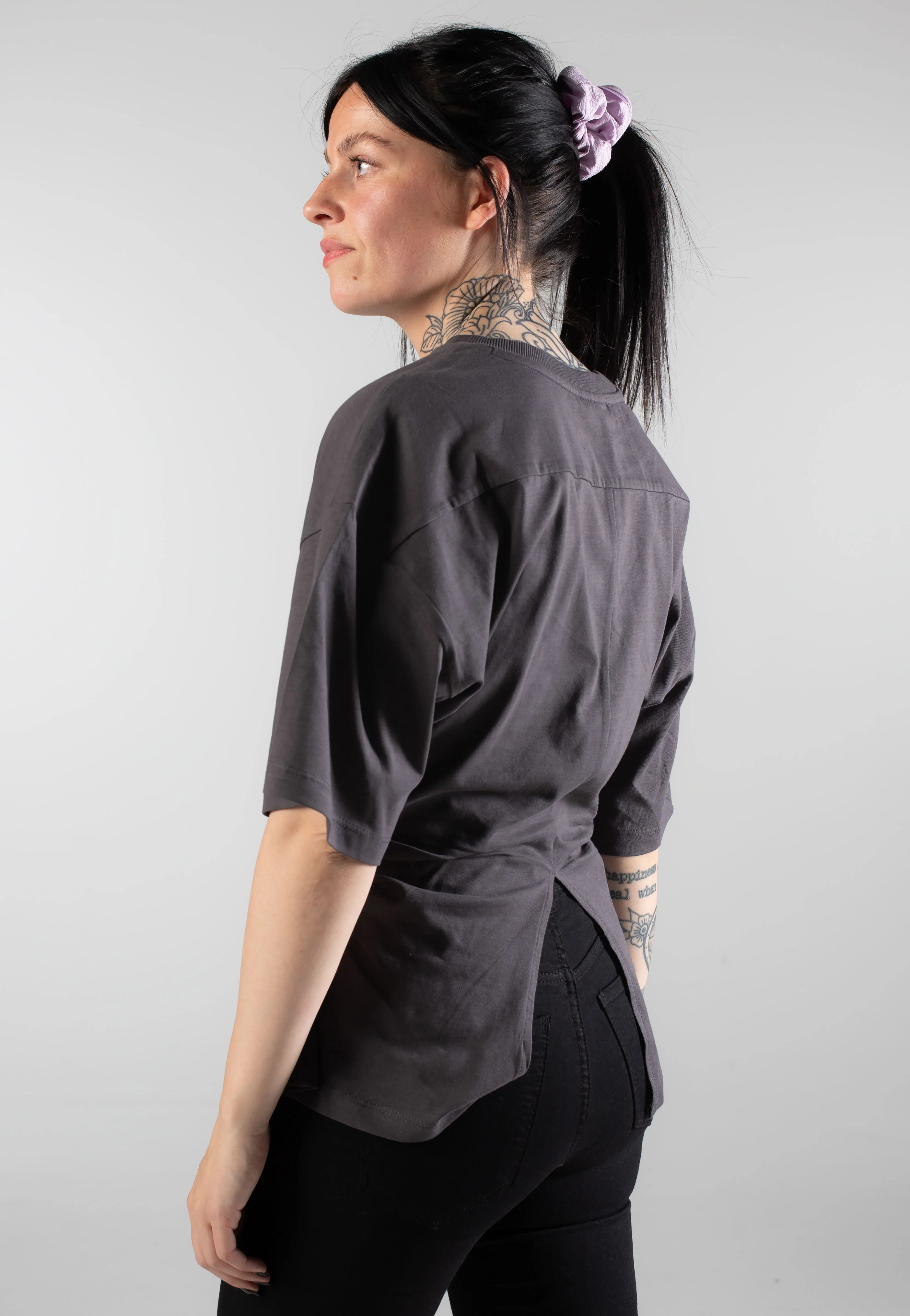 Tori Waisted Obsidian - T-Shirt - Image 5
