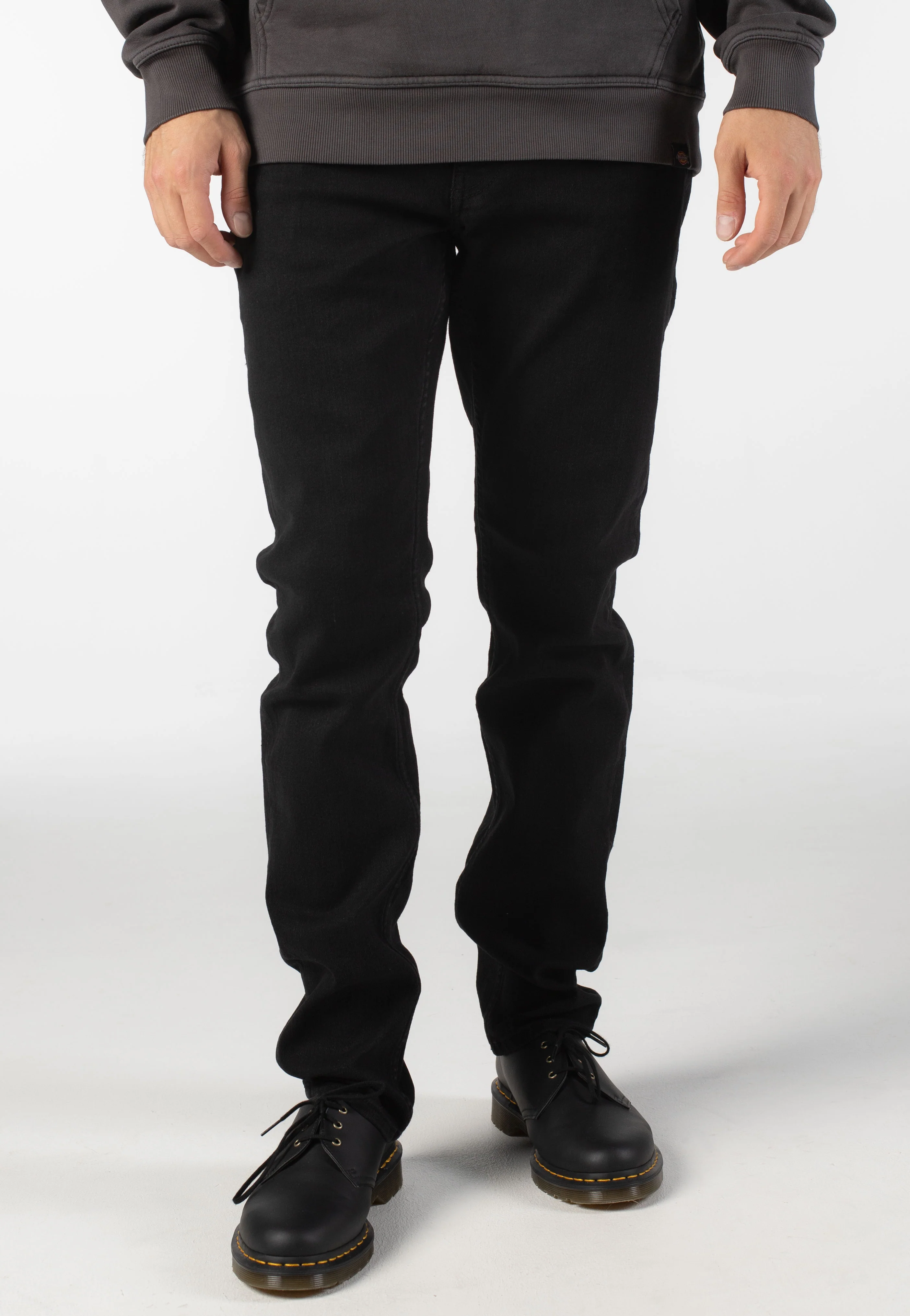 Loom Slim Black Denim - Jeans
