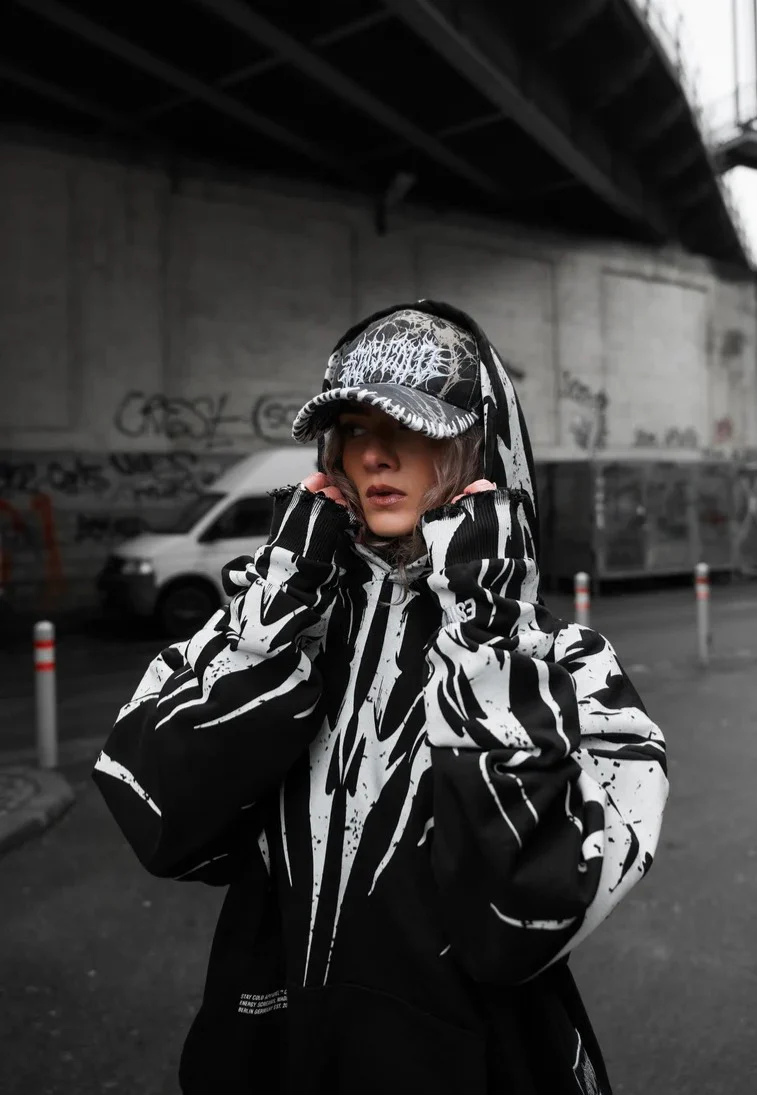 Thornbreaker Heavy Oversized Black - Hoodie - Image 3