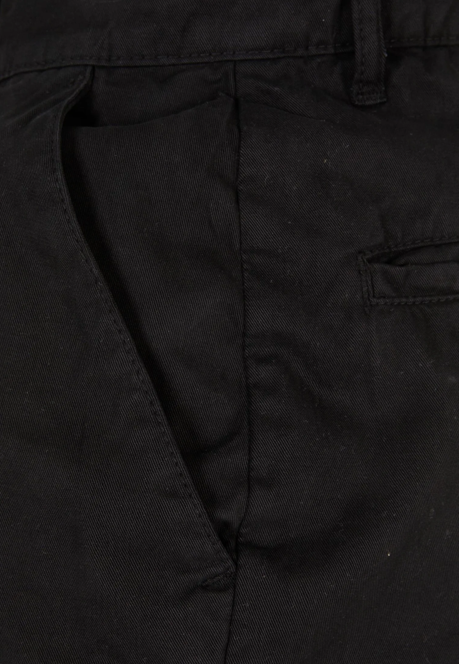 Big Bermuda Black - Bermuda Shorts - Image 12