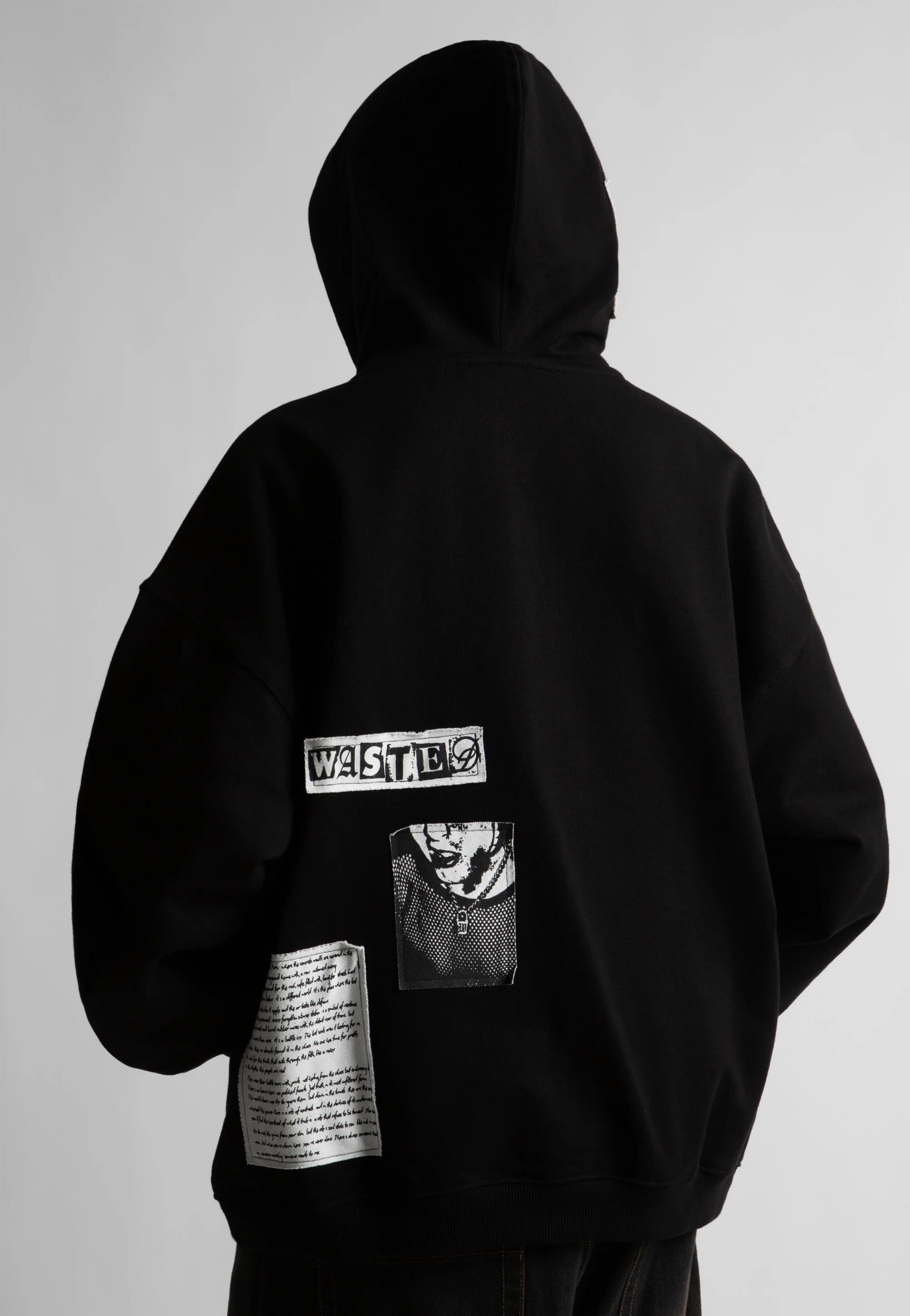 Taunt Boxy Black - Zipper - Image 2